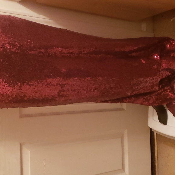 B.DARLIN Women's  Red Sequin Sleeveless Gown Dress. - Picture 5 of 7